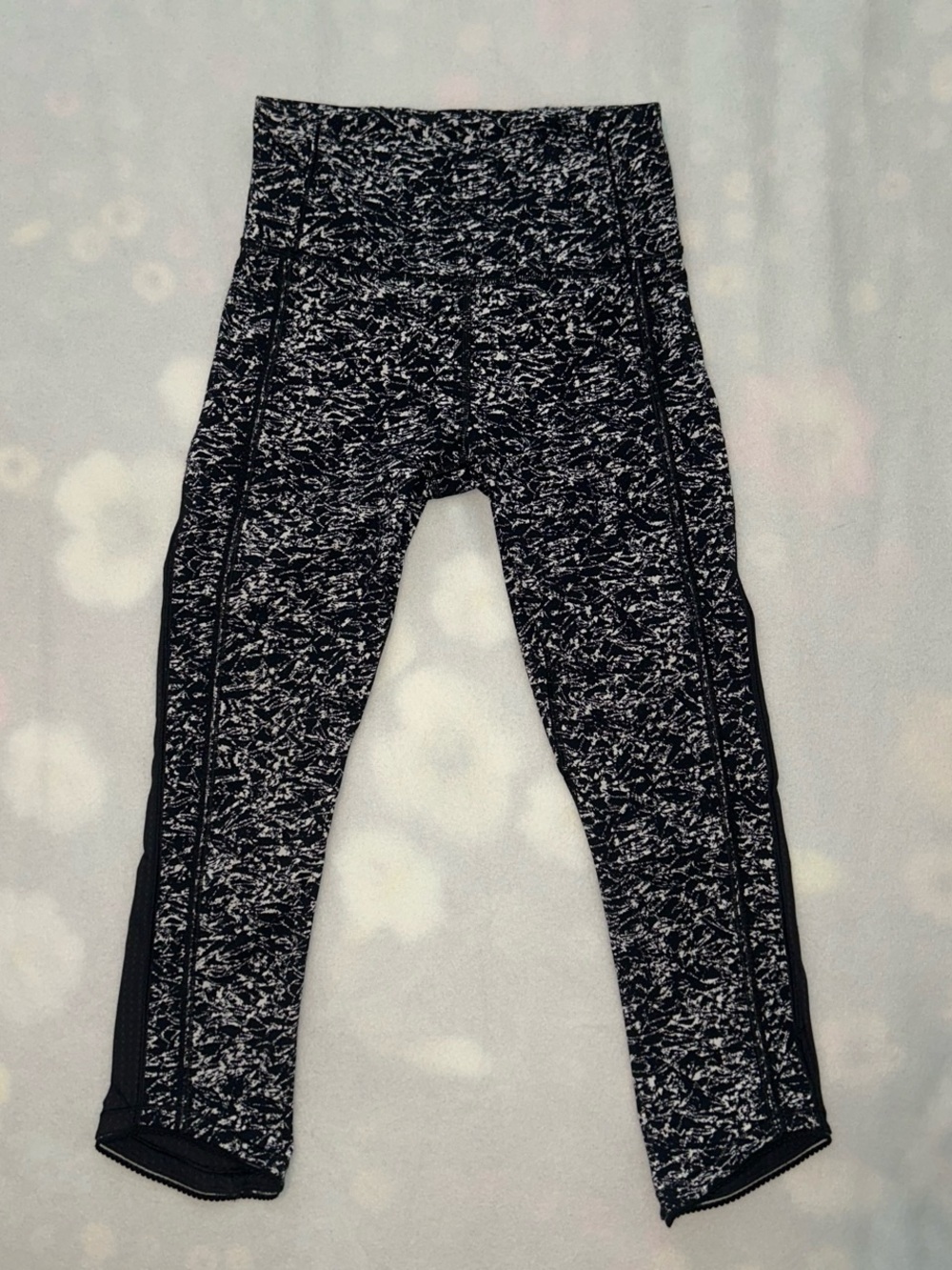 Lululemon Deep Breath Crop Leggings